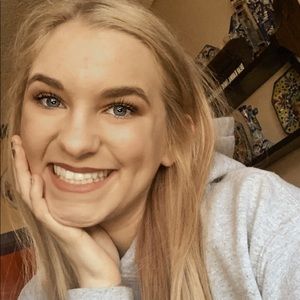 Meet your Posher, Courtney